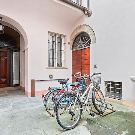 Guesthost - Palazzo Della Pilotta Roomy And Quiet Flat Lejlighed Parma