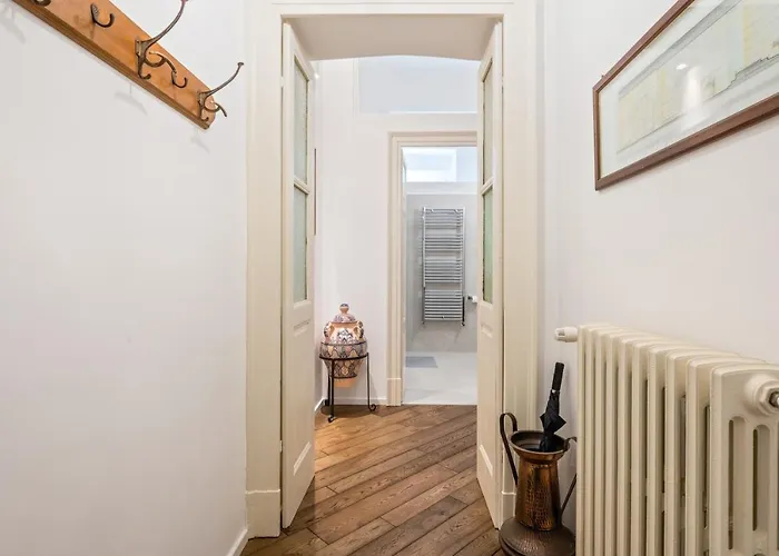 Guesthost - Palazzo Della Pilotta Roomy And Quiet Flat Διαμέρισμα