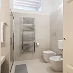 Apartment Guesthost - Palazzo Della Pilotta Roomy And Quiet Flat