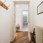 Guesthost - Palazzo Della Pilotta Roomy And Quiet Flat Apartment