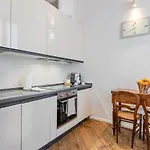 Appartement Guesthost - Palazzo Della Pilotta Roomy And Quiet Flat *