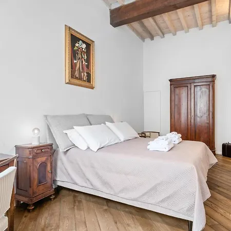Guesthost - Palazzo Della Pilotta Roomy And Quiet Flat דירה *