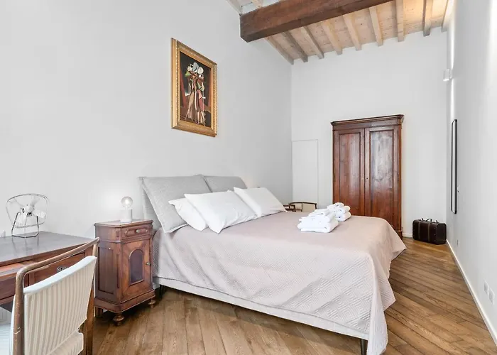 Guesthost - Palazzo Della Pilotta Roomy And Quiet Flat アパート *
