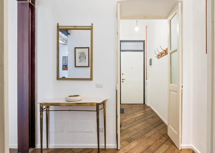 Guesthost - Palazzo Della Pilotta Roomy And Quiet Flat