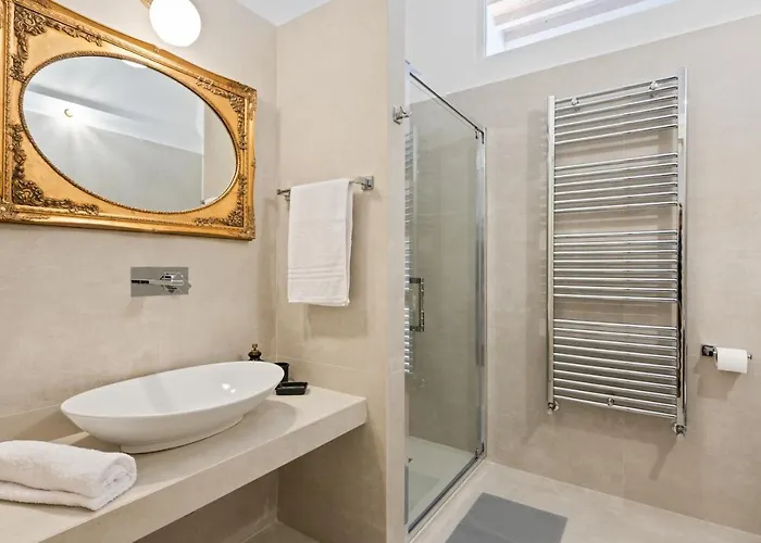 Guesthost - Palazzo Della Pilotta Roomy And Quiet Flat アパート